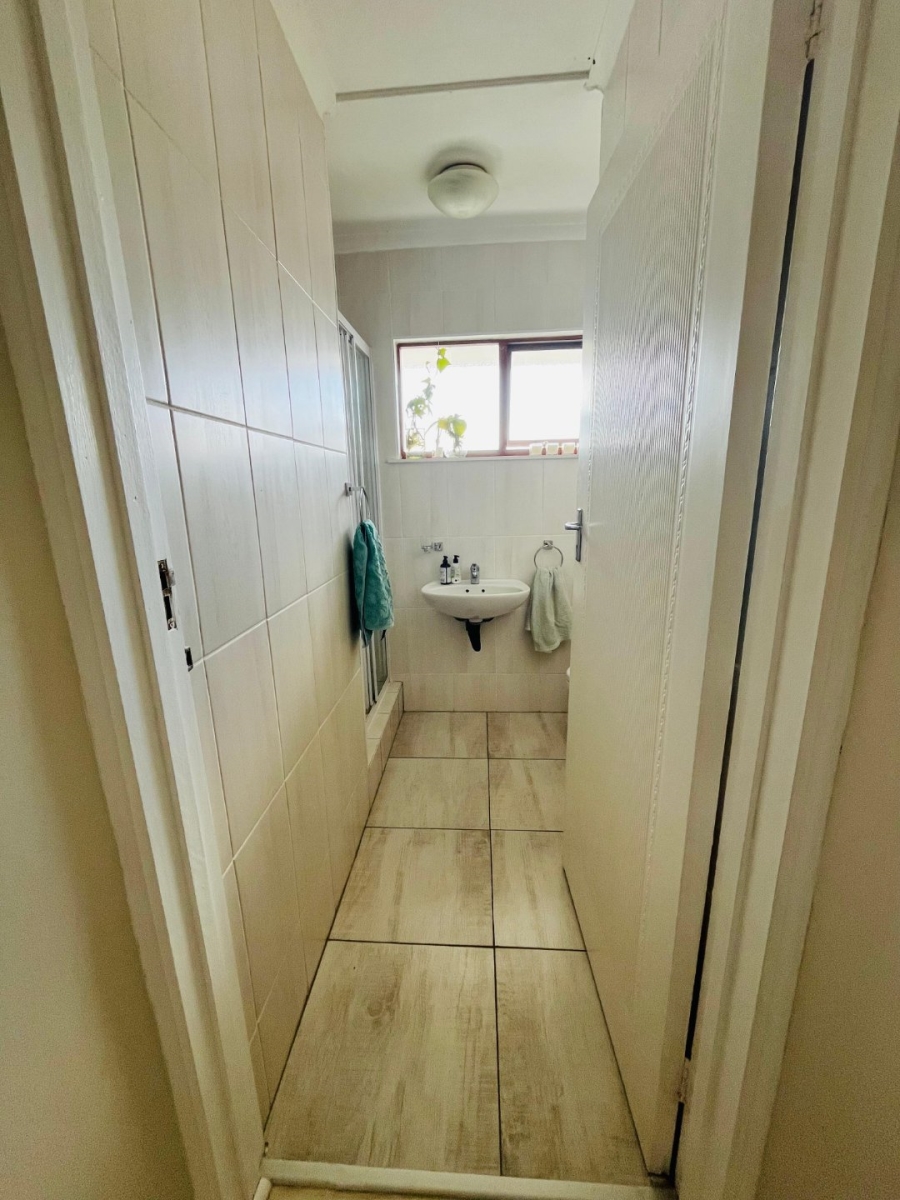 6 Bedroom Property for Sale in Gonubie Eastern Cape